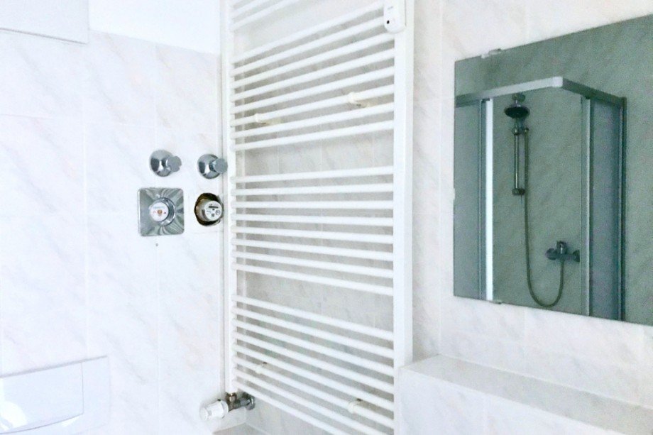 Badezimmer mit Dusche Etagenwohnung Erfurt