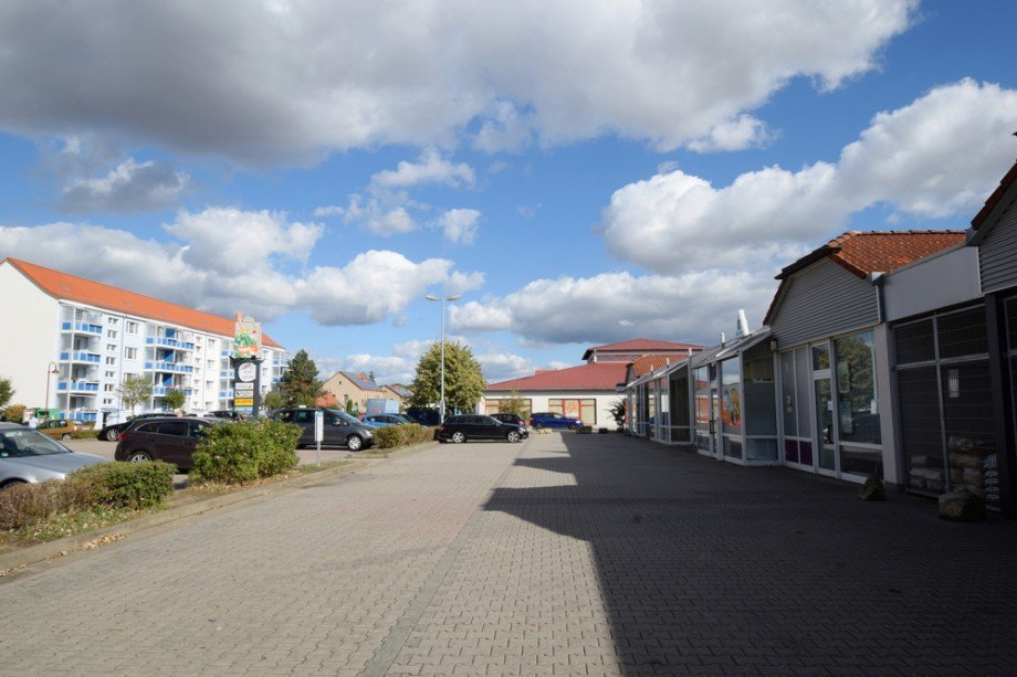 Blick zur Parkplatzeinfahrt Ladenlokal Ichtershausen