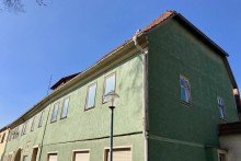 Giebelseite MFH Graonna Denkmalgesch�tzter Vierseitenhof im Herzen Gr�fentonnas
