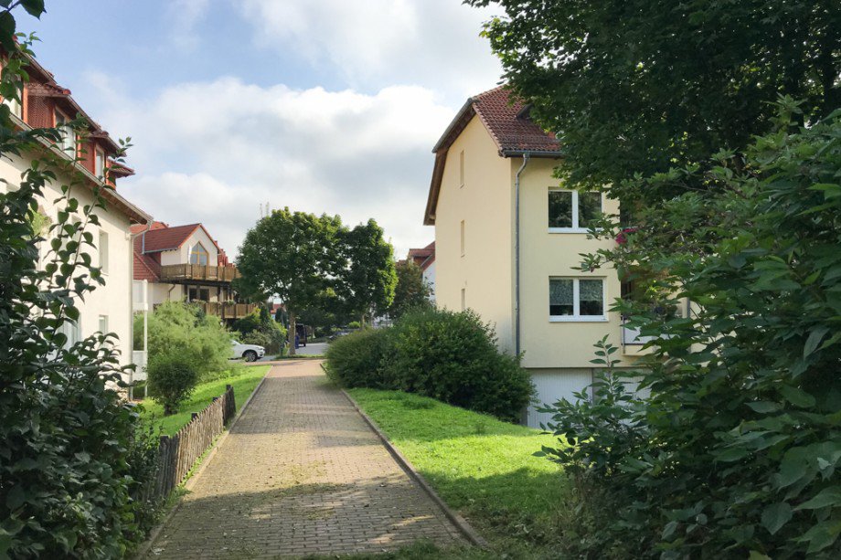 Fu�weg am Haus Etagenwohnung Erfurt / Niedernissa