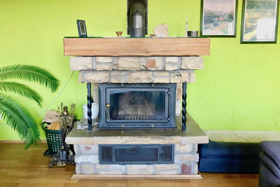 Traditioneller Kamin im Wohnzimmer Einfamilienhaus Arnstadt/ Marlishausen