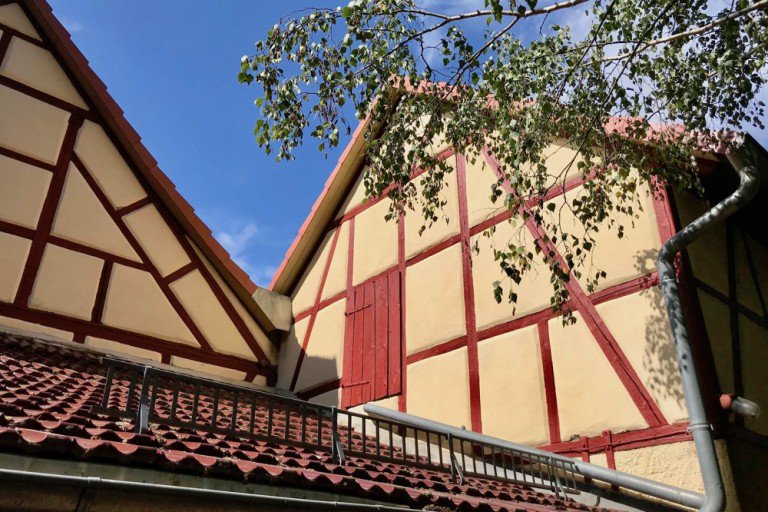 Scheunengiebel Tonna / Gr�fentonna Einfamilienhaus Traditioneller Vierseitenhof auf gro�em Traumgrundst�ck- Privatsph�re garantiert
