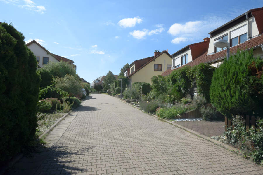 Linderkirchhofe in Salomonsborn Doppelhaush�lfte Erfurt/ Salomonsborn