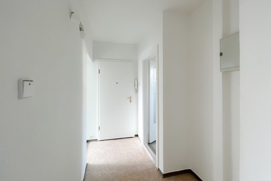 Wohnungsflur mit Blick zur Eingangst�r Etagenwohnung Erfurt