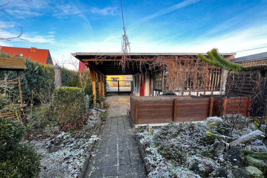 Hochbeete vor der Garage Doppelhaush�lfte Unstrut- Hainich /Gro�engottern