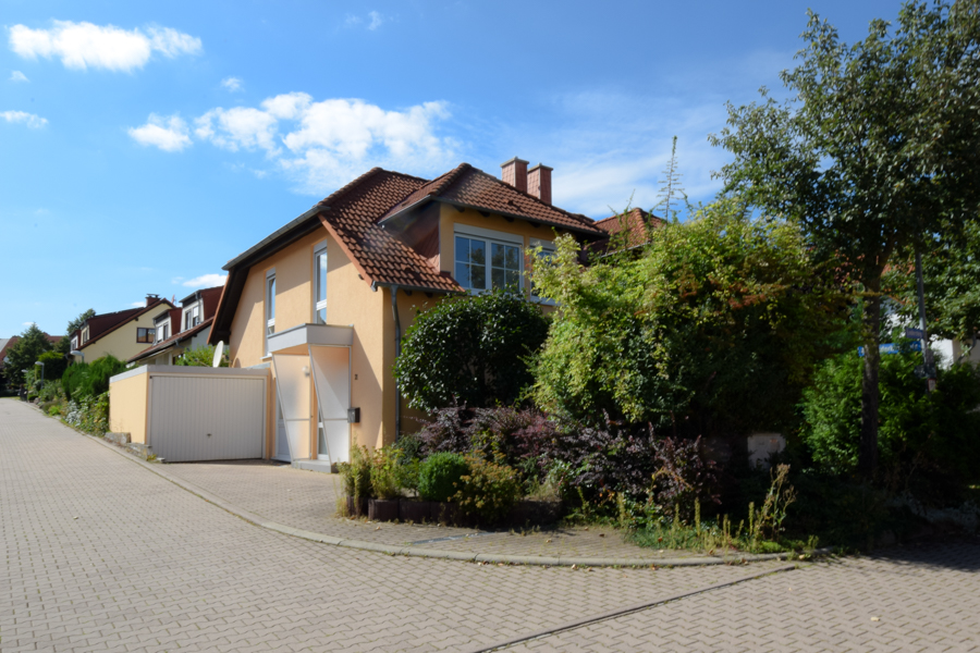 EFH mit G�rten zu beiden Seiten Doppelhaush�lfte Erfurt/ Salomonsborn