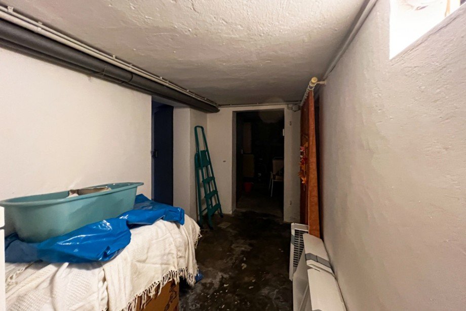 Kellergang Doppelhaush�lfte Am Ettersberg