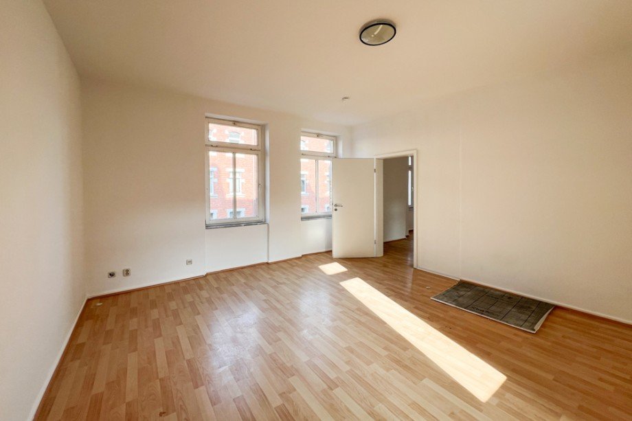 Schlafzimmerfenster zur Stra�enseite Etagenwohnung Erfurt