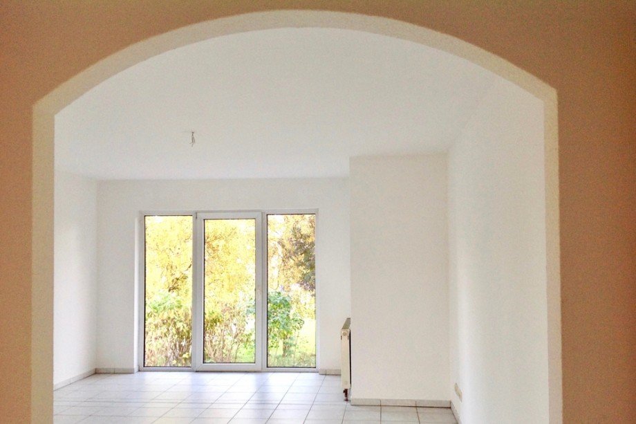Blick ins Wohnzimmer Erdgeschosswohnung Haina