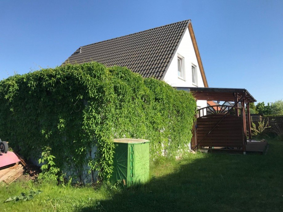 Begr�nte Garage Gartenansicht Einfamilienhaus Erfurt