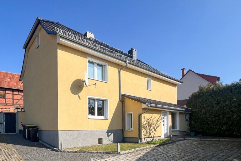 Wohnhaus in Erfurt Bindersleben Erfurt / Bindersleben Einfamilienhaus Liebevoll saniertes Bauernhaus mit Hinterhaus & Garten in Erfurt/ Bindersleben