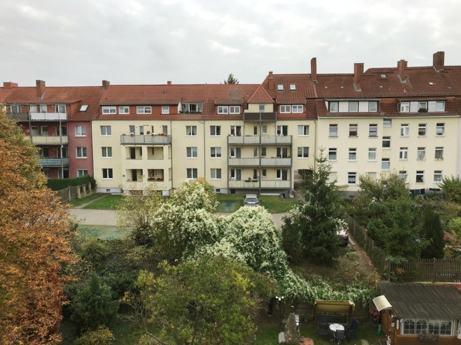 Blick in den Garten Dachgeschosswohnung Erfurt