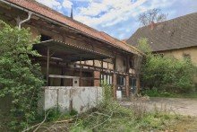 Rechter SeitenfluSeite zum Gemeindehaus Denkmalgesch�tzter Vierseitenhof im Herzen Gr�fentonnas