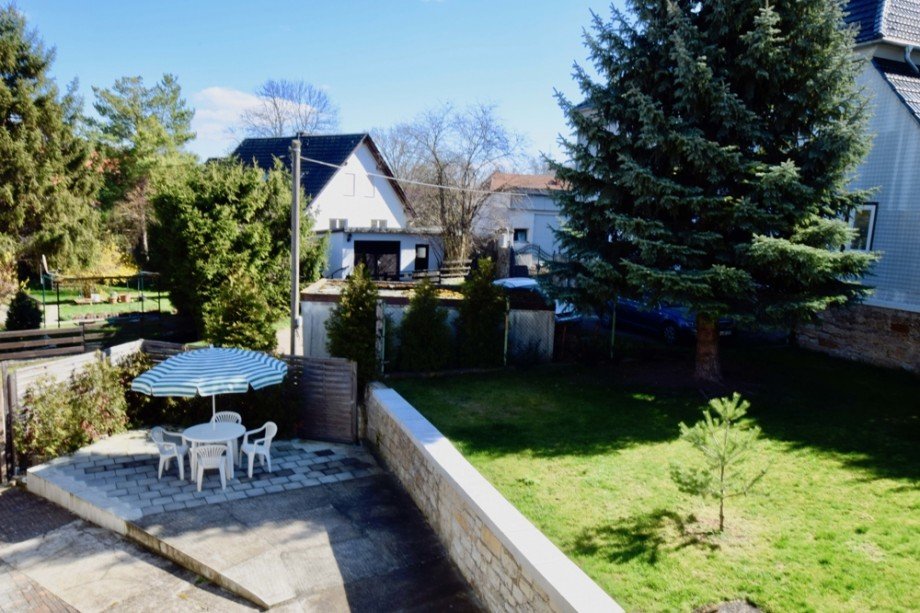 Blick vom Balkon in den Garten Einfamilienhaus Erfurt