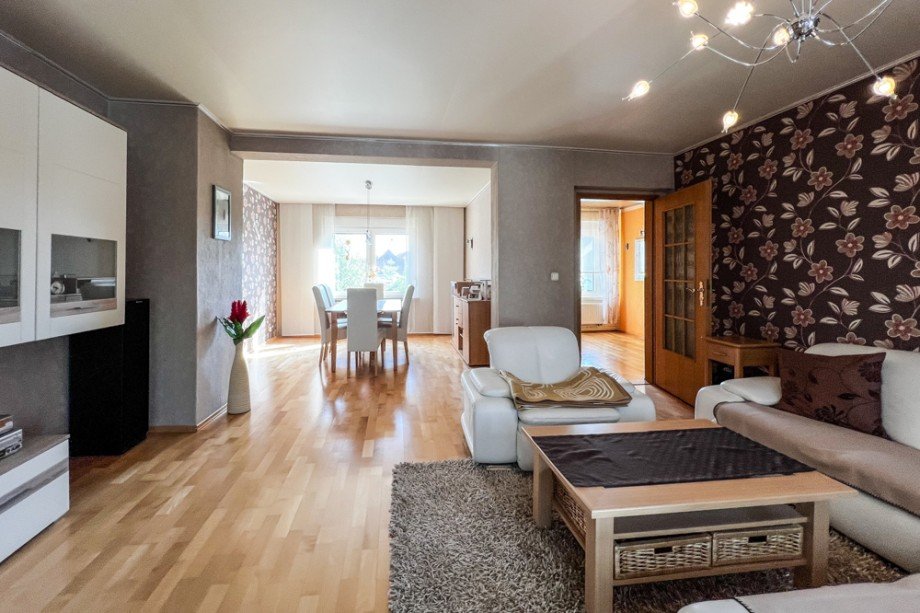 Blick vom Wohn- ins Esszimmer Einfamilienhaus Kleinm�lsen