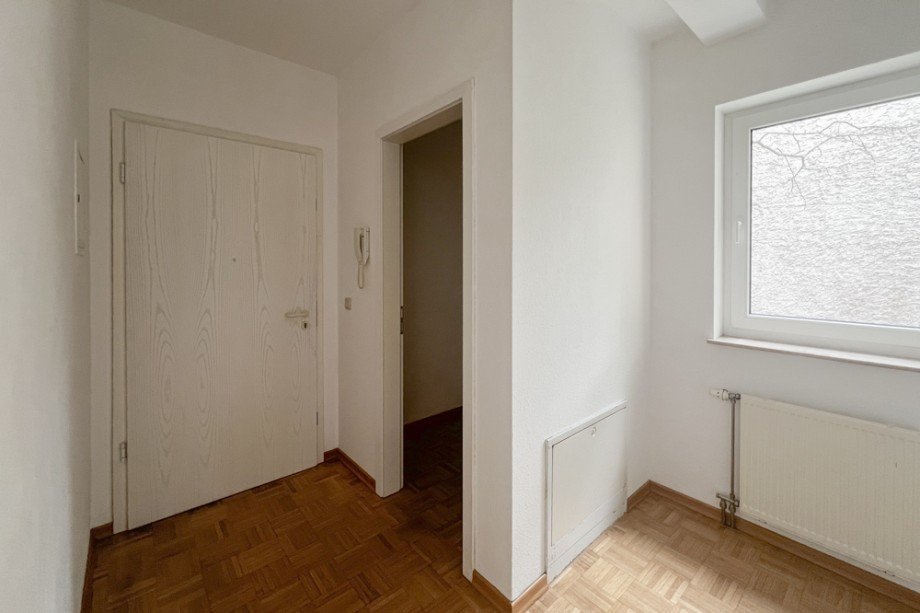 Flur mit begehbarem Schrank Erdgeschosswohnung Erfurt
