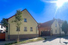 Hofanlage im Sonnenschein Traditionelles Einfamilienhaus mit gro�er Scheune & h�bschem Garten