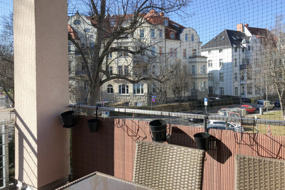 Balkon mit M�blierung und Katzennetz Etagenwohnung Erfurt