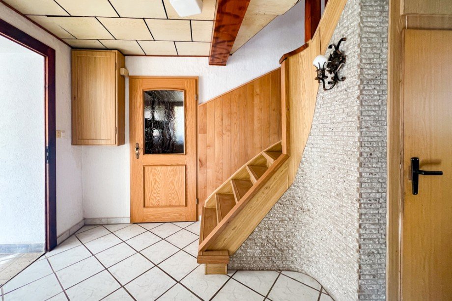 Treppenaufgang und Kellert�r Einfamilienhaus Am Ettersberg / Berlstedt