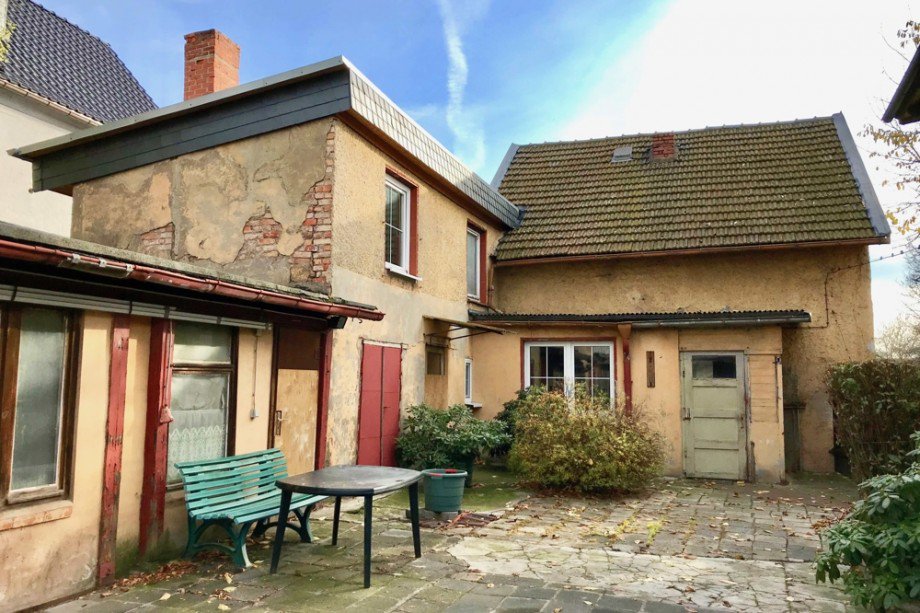Hofansicht Haupt- und Nebengeb�ude Einfamilienhaus Erfurt