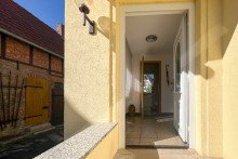 Eingangsbereich mit G�ste-WC Traditionelles Einfamilienhaus mit gro�er Scheune & h�bschem Garten