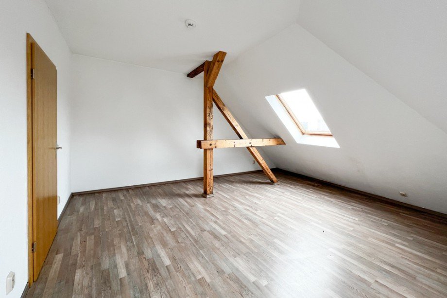 Schlafzimmer mit Dachschr�gen Dachgeschosswohnung Erfurt / L�bervorstadt
