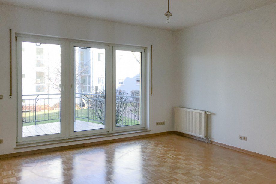 Wohnzimmer mit Terrassent�ren Erdgeschosswohnung Erfurt / Dittelstedt