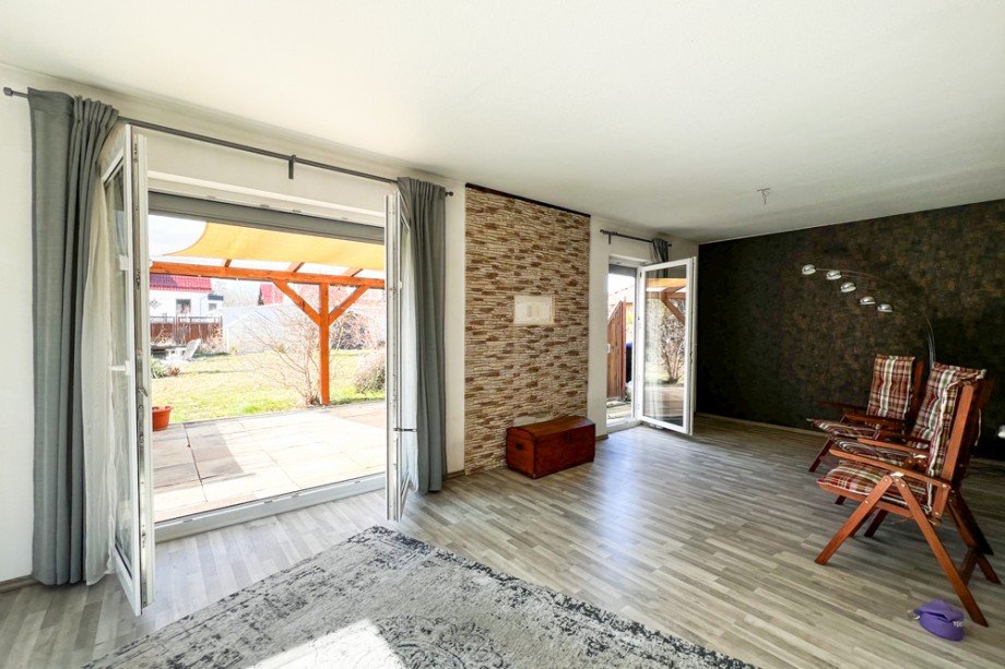 Wohnzimmer mit Terrassent�ren Einfamilienhaus Ohrdruf