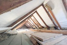 Dachboden Wohnhaus Traditionelles Einfamilienhaus mit gro�er Scheune & h�bschem Garten