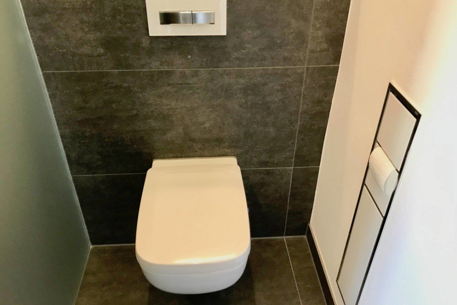 Stil und Eleganz auch im privatesten Raum Einfamilienhaus Steinbach-Hallenberg/ Viernau