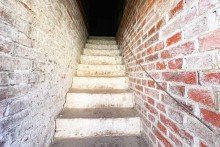 Treppe zum DG in der Scheune Traditionelles Einfamilienhaus mit gro�er Scheune & h�bschem Garten