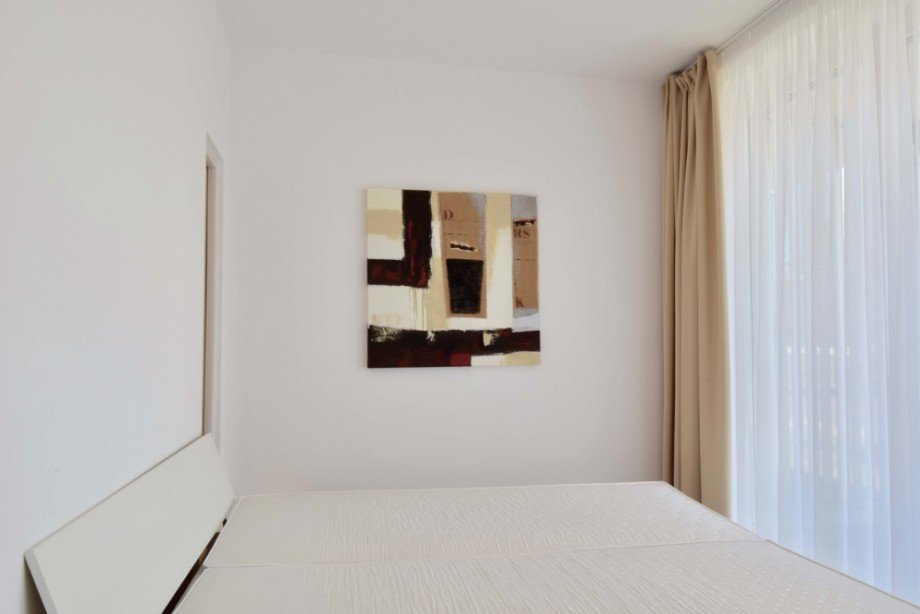 Schlafzimmer mit gro�em Bett Erdgeschosswohnung Erfurt