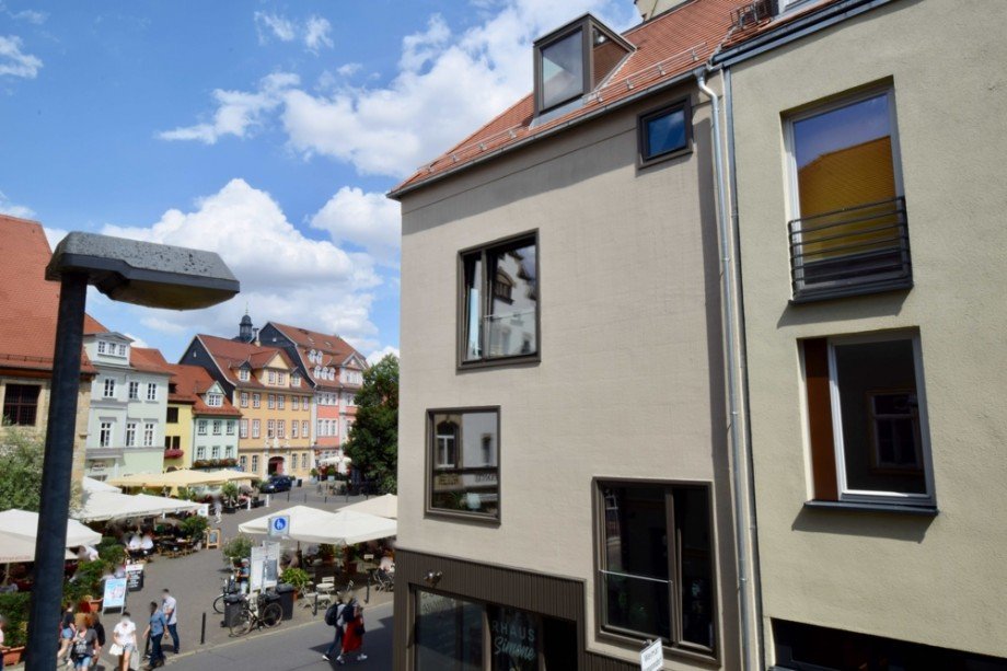 Blick aus dem Schlafzimmer auf den Wenigemarkt Maisonettewohnung Erfurt