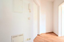 Flur in Etagenwohnung zum Kauf Kleine Eigentumswohnung in Innenstadtn�he mit Balkon und EBK