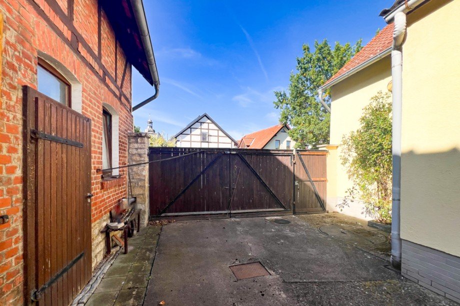 Toreinfahrt zum Hof Einfamilienhaus Am Ettersberg / Berlstedt