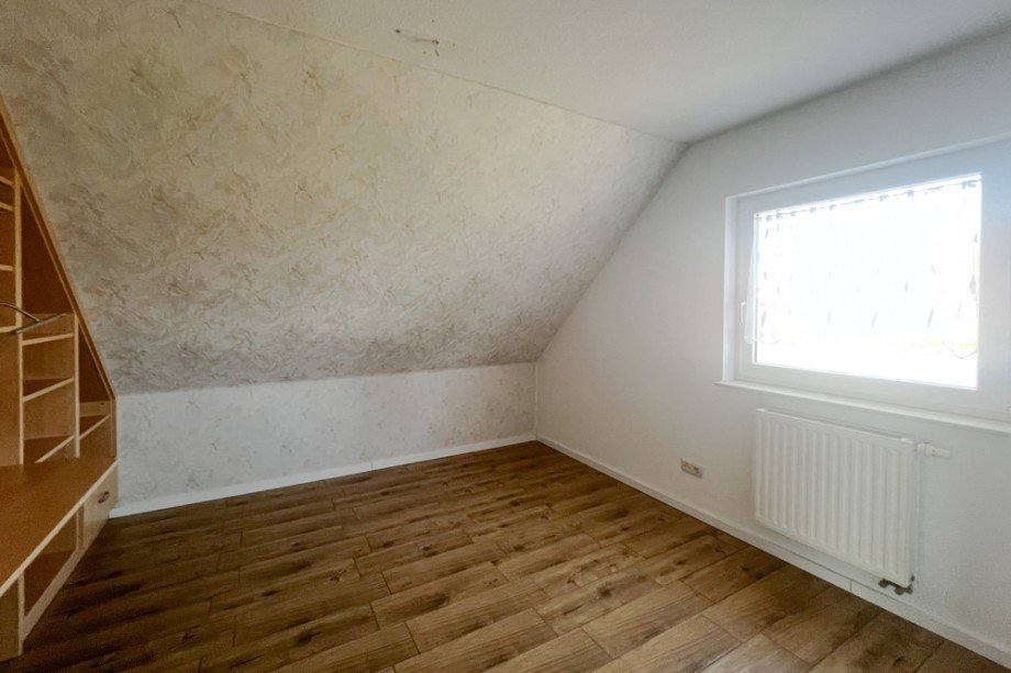 Schlafzimmer mit Einbauregal Einfamilienhaus Herbsleben