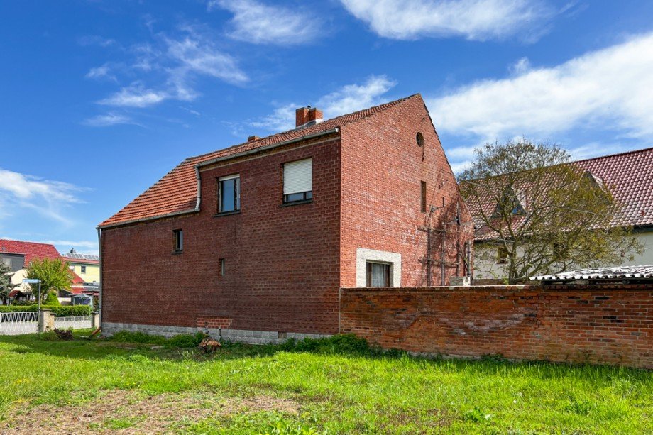 Seitenansicht Wohnhaus Mehrfamilienhaus Bretleben