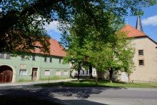 Gro�es Wohnhaus an der Kirche Denkmalgesch�tzter Vierseitenhof im Herzen Gr�fentonnas