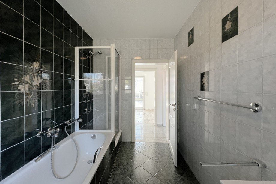 Bad mit Badewanne und Dusche Einfamilienhaus Erfurt / Stotternheim