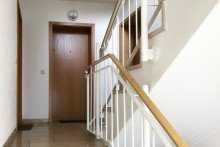 Gepflegtes Treppenhaus Gepflegte Zweiraumwohnung mit Balkon & Garage in Erfurt Niedernissa