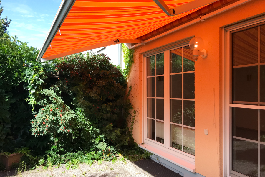 Neue Markise spendet Schatten Doppelhaush�lfte Erfurt/ Salomonsborn