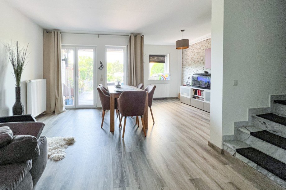 Wohnzimmer mit Terrassenzugang Reihenmittelhaus Erfurt/ Frienstedt