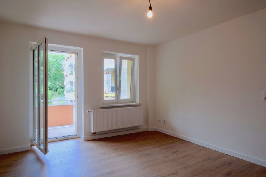 Wohnzimmer mit Balkon Erdgeschosswohnung Erfurt