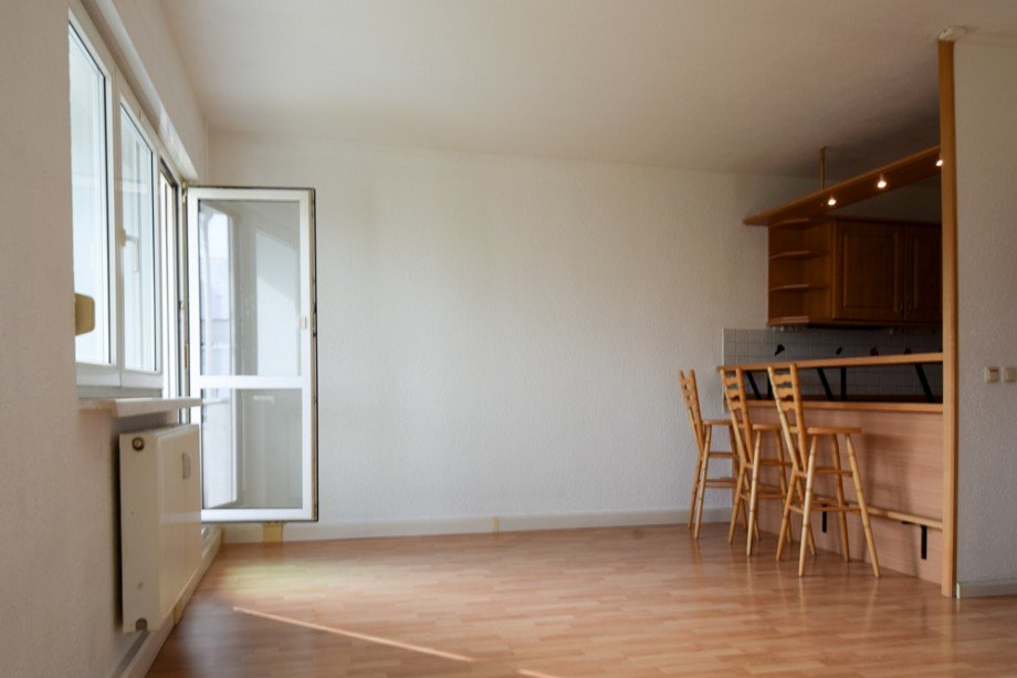 Wohnzimmer mit amerikanischer K�che Etagenwohnung Eisenach