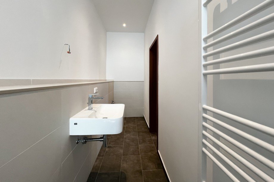 Schmales aber hochmodernes Badezimmer Erdgeschosswohnung Erfurt / L�bervorstadt