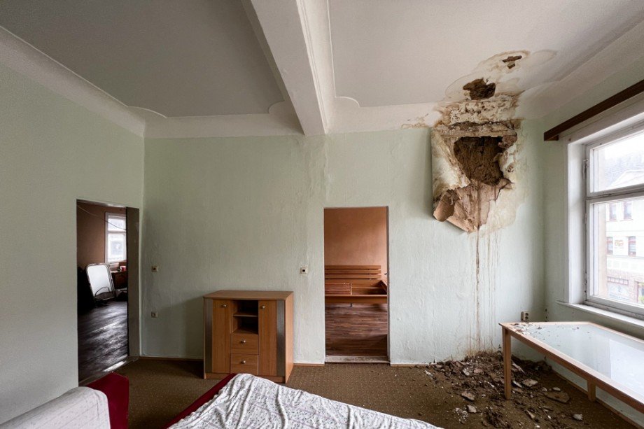 Zimmer mit Wasserschaden Haus Buttst�dt