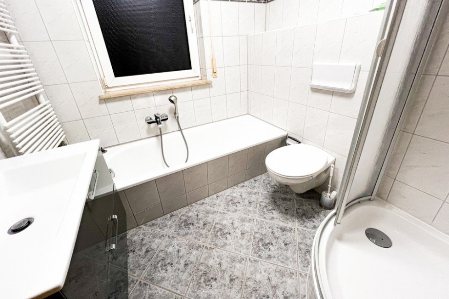 Tageslichtbad Erdgeschosswohnung Nesse- Apfelst�dt / Kornhochheim