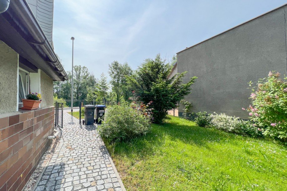 Kleiner Garten neben dem Haus Haus Saalfeld/Saale / Remsch�tz