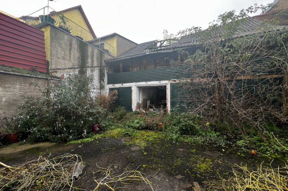 Hinterhaus mit Garagen Haus Buttst�dt