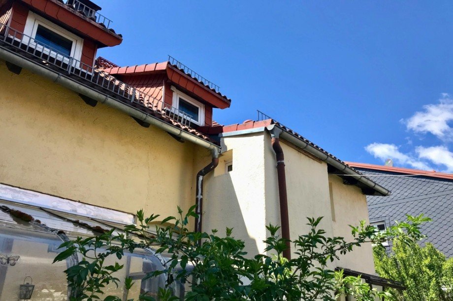 Dach und Fenster in gutem Zustand Doppelhaush�lfte Gr�fenhain/ Ohrdruf